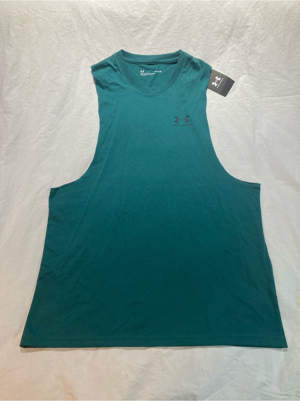Under Armour cut off muscle tank, Men’s size medium, NWT!